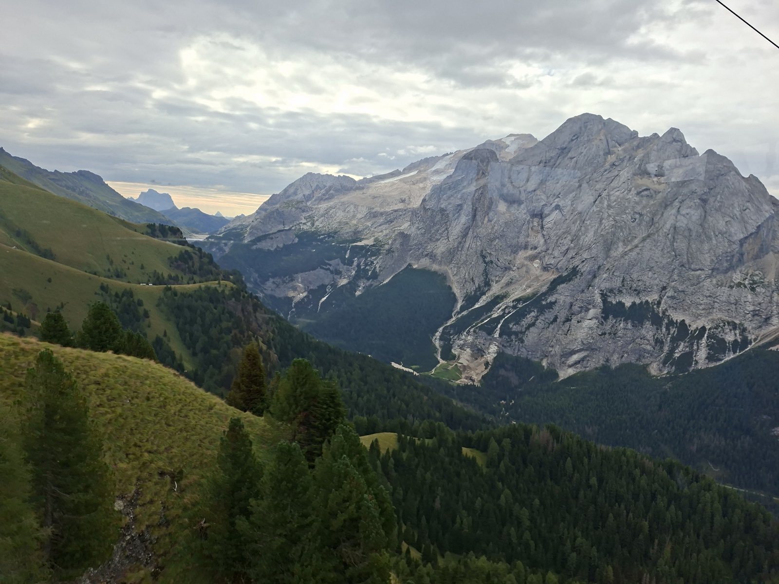 La Marmolada con il ghiacciaio e, in fondo, il Lago Fedaia